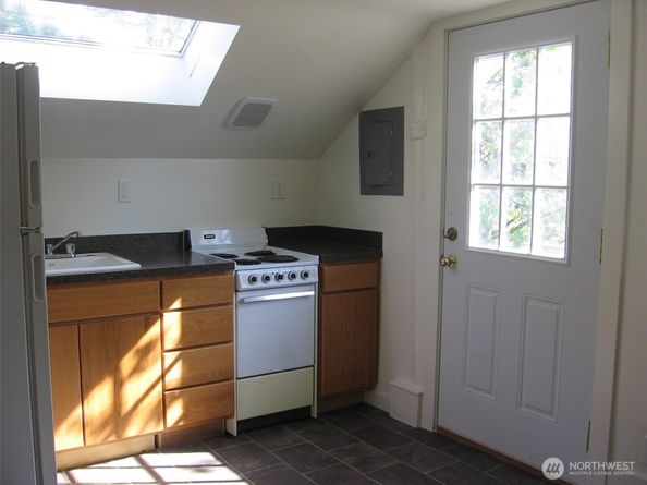 4716 7th Avenue NE, Seattle WA 98105