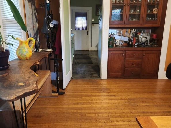 4716 7th Avenue NE, Seattle WA 98105