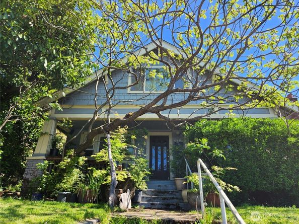 4716 7th Avenue NE, Seattle WA 98105