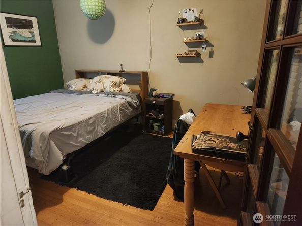 4716 7th Avenue NE, Seattle WA 98105