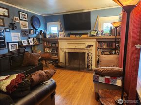 4716 7th Avenue NE, Seattle WA 98105