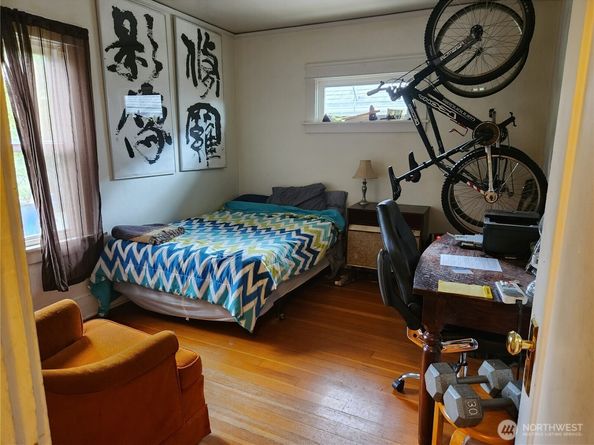 4716 7th Avenue NE, Seattle WA 98105