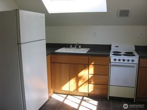 4716 7th Avenue NE, Seattle WA 98105
