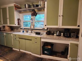 4716 7th Avenue NE, Seattle WA 98105
