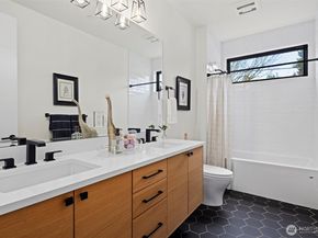 4605 108th Avenue NE, Kirkland WA 98033