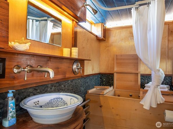 1080 W Ewing Place E1, Seattle WA 98119