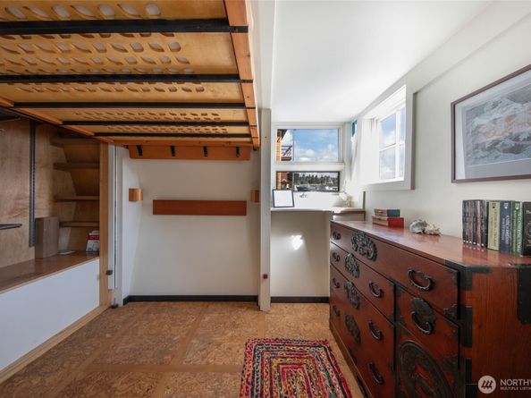1080 W Ewing Place E1, Seattle WA 98119