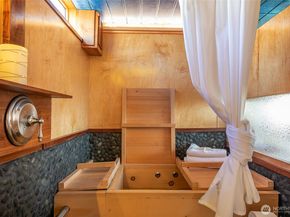 1080 W Ewing Place E1, Seattle WA 98119