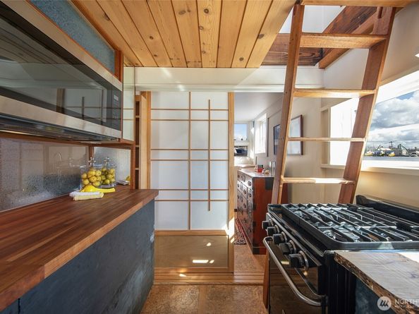 1080 W Ewing Place E1, Seattle WA 98119