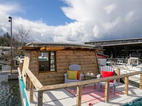 1080 W Ewing Place E1, Seattle WA 98119