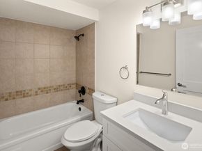 1215 SW 132nd Lane 311, Burien WA 98146