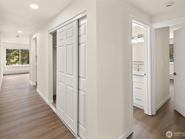 1215 SW 132nd Lane 311, Burien WA 98146