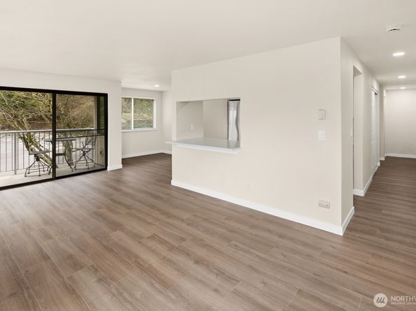 1215 SW 132nd Lane 311, Burien WA 98146
