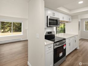 1215 SW 132nd Lane 311, Burien WA 98146