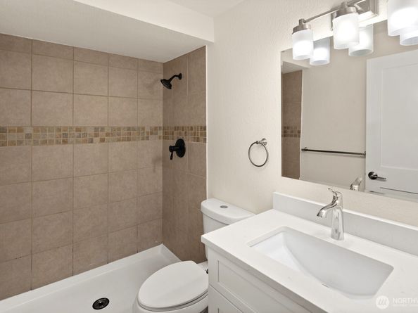 1215 SW 132nd Lane 311, Burien WA 98146
