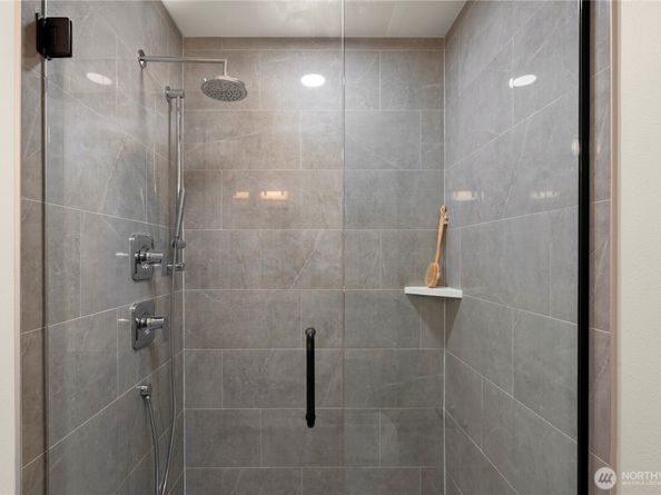 920 B N 35th Street, Seattle WA 98103