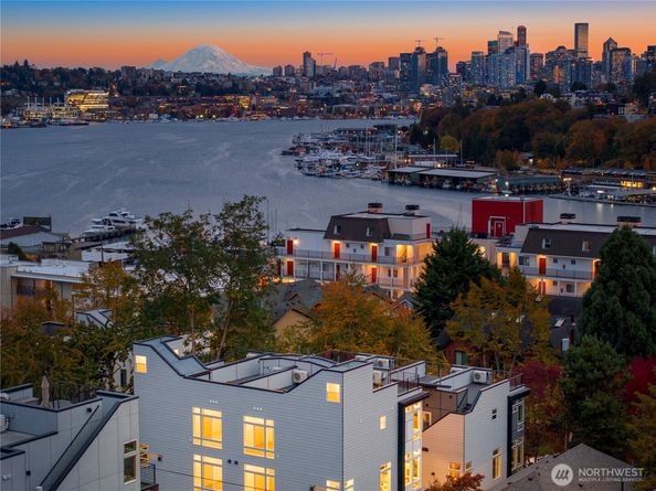 920 B N 35th Street, Seattle WA 98103