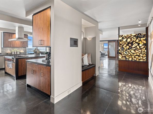 111 W Highland Drive 9E&9W, Seattle WA 98119