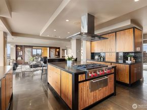 111 W Highland Drive 9E&9W, Seattle WA 98119