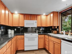 13749 97th Avenue NE, Kirkland WA 98034