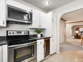 705 136th Place NE A5, Bellevue WA 98005