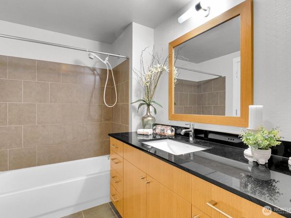 76 Cedar Street 808, Seattle WA 98121