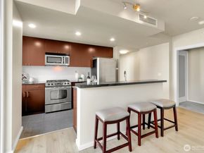 76 Cedar Street 808, Seattle WA 98121