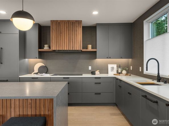 238 4th Avenue 100, Kirkland WA 98033