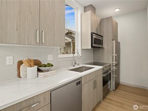 724 N 36th Street, Seattle WA 98103
