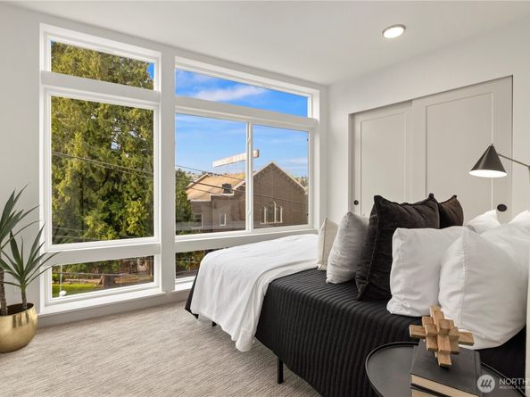 724 N 36th Street, Seattle WA 98103