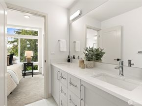 724 N 36th Street, Seattle WA 98103
