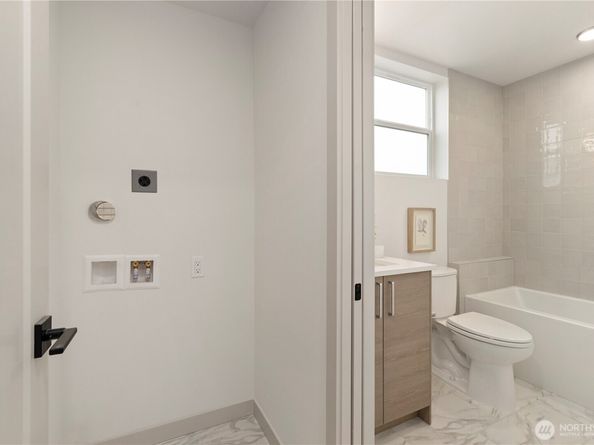 724 N 36th Street, Seattle WA 98103