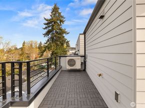 724 N 36th Street, Seattle WA 98103