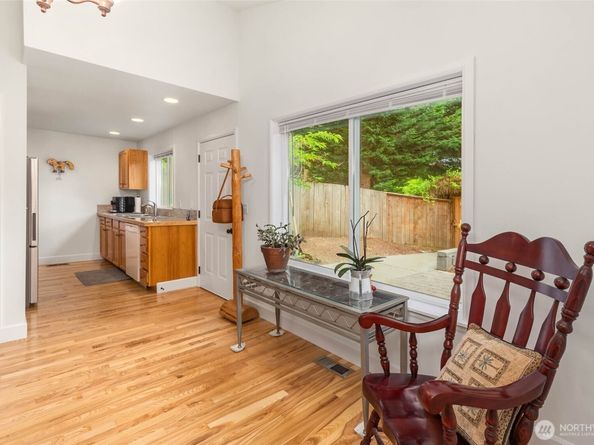 16375 NE 44th Court, Redmond WA 98052