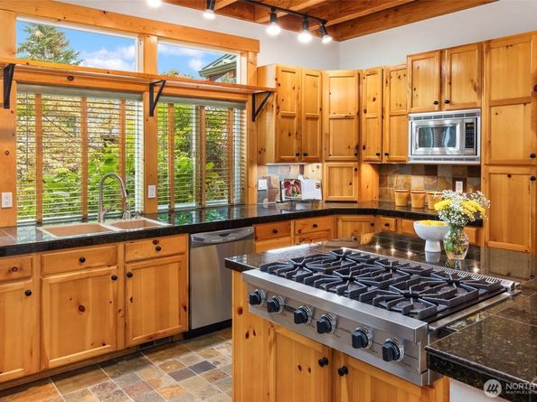 16375 NE 44th Court, Redmond WA 98052
