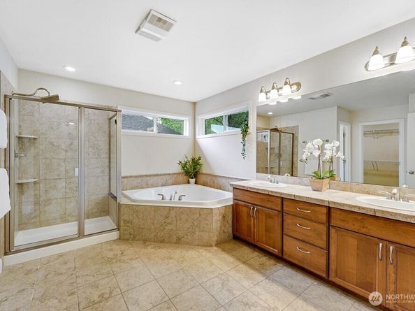 17681 NE 121st Court, Redmond WA 98052