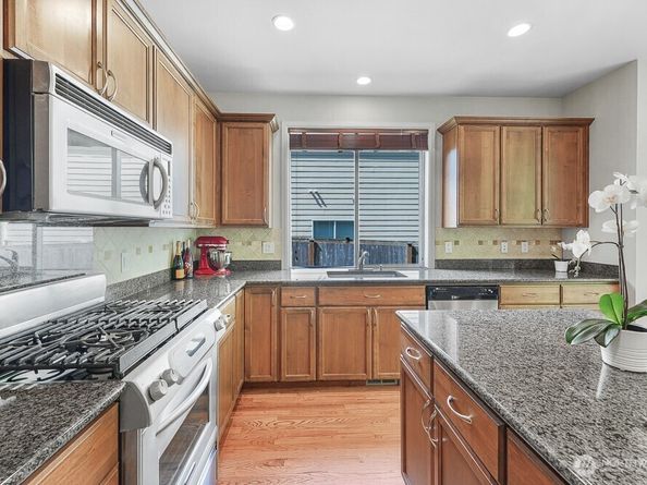 17681 NE 121st Court, Redmond WA 98052
