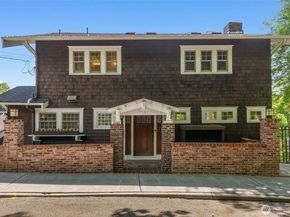 1542 Grand Avenue, Seattle WA 98122