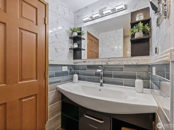 4821 S Brandon Street, Seattle WA 98118
