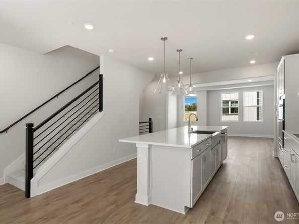 9014 NE 203rd Lane B, Bothell WA 98011