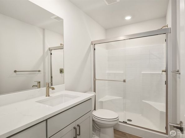 9014 NE 203rd Lane B, Bothell WA 98011