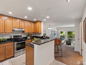 4330 W Lake Sammamish Prkway Parkway SE G114, Issaquah WA 98027