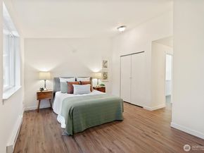 4330 W Lake Sammamish Prkway Parkway SE G114, Issaquah WA 98027