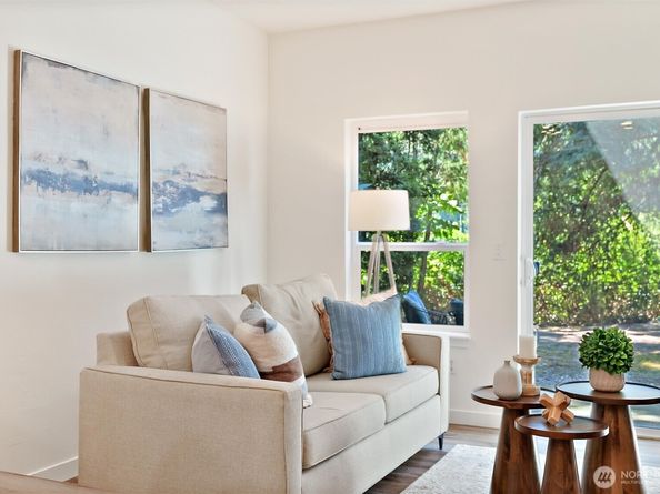 4330 W Lake Sammamish Prkway Parkway SE G114, Issaquah WA 98027