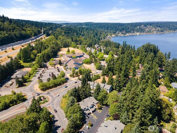 4330 W Lake Sammamish Prkway Parkway SE G114, Issaquah WA 98027