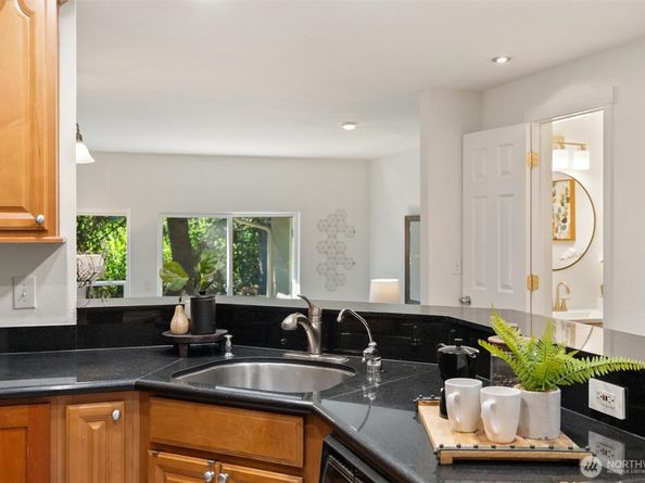 4330 W Lake Sammamish Prkway Parkway SE G114, Issaquah WA 98027