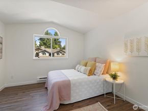 4330 W Lake Sammamish Prkway Parkway SE G114, Issaquah WA 98027