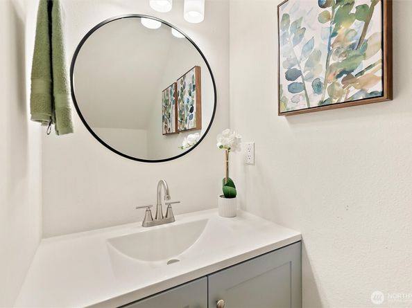 4330 W Lake Sammamish Prkway Parkway SE G114, Issaquah WA 98027