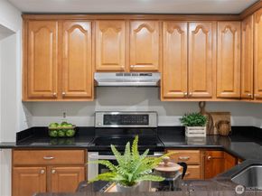 4330 W Lake Sammamish Prkway Parkway SE G114, Issaquah WA 98027