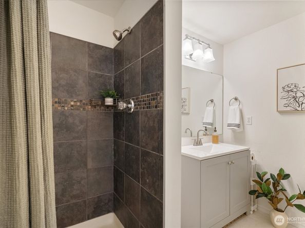 4330 W Lake Sammamish Prkway Parkway SE G114, Issaquah WA 98027